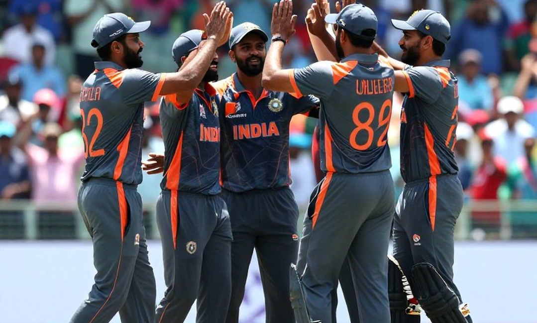 মিনি-স্টেডিয়াম থেকে 'লাইভ জ্যামিতি': ফ্র্যাঞ্চাইজি ক্রিকেটে ফিল্ড সেটিং কীভাবে ম্যাচের গোপন ভাগ্য নির্ধারণ করে মিনি-স্টেডিয়াম থেকে 'লাইভ জ্যামিতি': ফ্র্যাঞ্চাইজি ক্রিকেটে ফিল্ড সেটিং কীভাবে ম্যাচের গোপন ভাগ্য নির্ধারণ করে