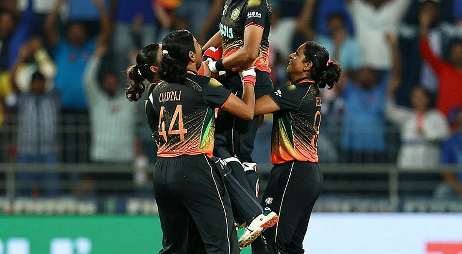 নিলামের প্যাডেল, লেজারের ছায়া: এশিয়ার ক্রিকেটে ব্লকচেইনের নতুন পিচ নিলামের প্যাডেল, লেজারের ছায়া: এশিয়ার ক্রিকেটে ব্লকচেইনের নতুন পিচ