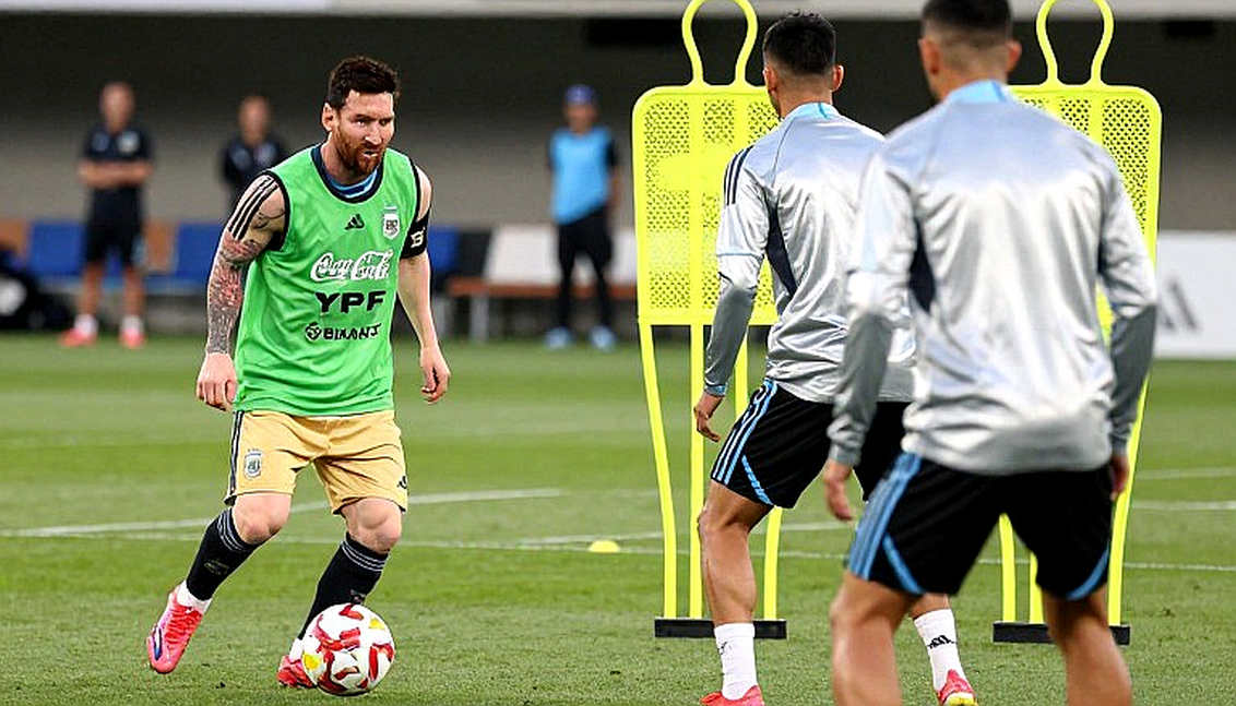 ভুল ফোল্ডারের ফাইল: গিলেট স্টেডিয়াম, একটি কনসার্ট-বিতর্ক, আর ফুটবল ডেটার ক্লাসিফিকেশন সংকট